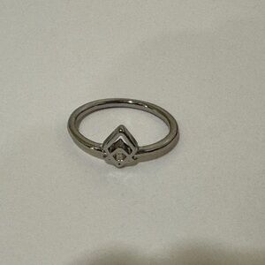 Silver toned diamond shaped ring​​​​
